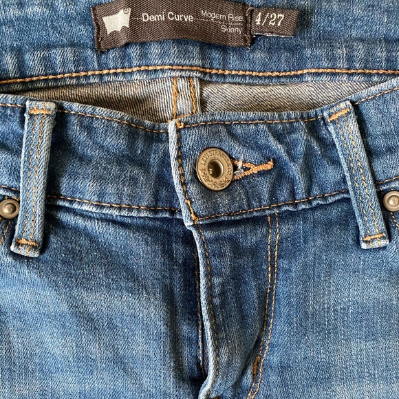 Levi - Picture 5 of 5